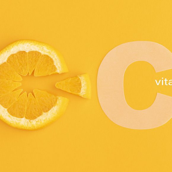 Czy witamina C opóźnia okres? Skuteczne metody na opóźnienie cyklu