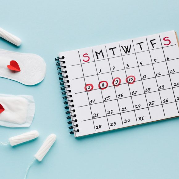 Przesunięcie okresu na wakacje, ślub lub zawody – jak zrobić to bezpiecznie?